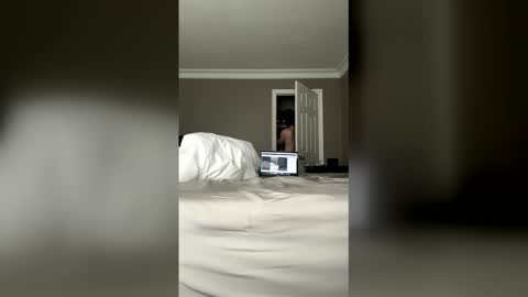 boboutte online show from April 17, 3:26 pm