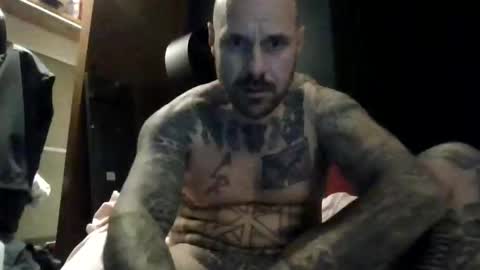 Snapshot of bodyart85_19 chatting on January 18, 8:29 am Bodyart85 19 online show from January 18, 8:29 am
