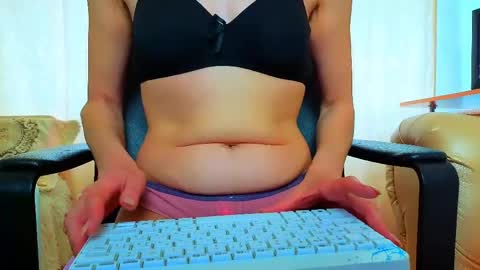 Mia online show from April 17, 3:31 am