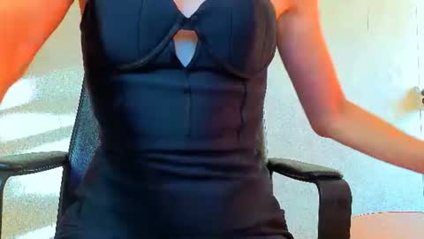 Mia online show from June 26, 12:15 am