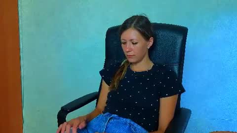 Mia online show from July 29, 5:49 am