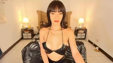 Snapshot of bombshelllaurax chatting on July 9, 9:57 am bombshelllaurax online show from July 9, 9:57 am