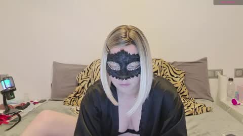 Snapshot of bonbonsitos_69 chatting on May 8, 9:25 am Lucy online show from May 8, 9:25 am
