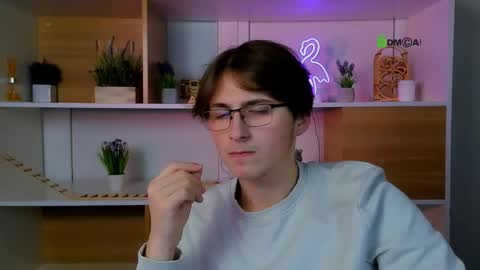 bondi_vv online show from December 15, 8:13 pm