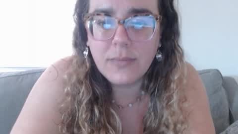 Snapshot of bongmamabear chatting on May 26, 4:14 pm bongmamabear online show from May 26, 4:14 pm