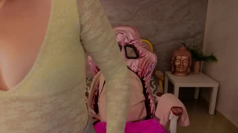 Bonnie  online show from April 18, 7:07 pm