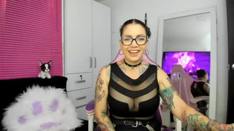 Snapshot of bonnie_ray40 chatting on May 19, 6:47 pm bonnie online show from May 19, 6:47 pm