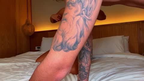 bonnieandclyde540767 online show from April 9, 6:19 am