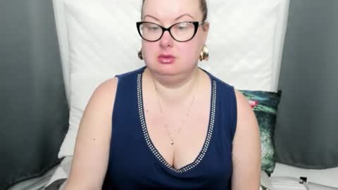 Bonnie online show from November 29, 6:49 am