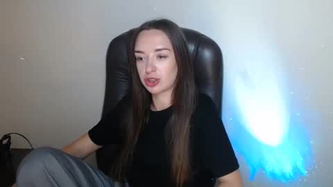 Snapshot of bonniexxx_ chatting on June 1, 11:34 am Bonnie online show from June 1, 11:34 am