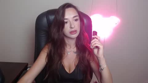 Snapshot of bonniexxx_ chatting on June 6, 10:09 am Bonnie online show from June 6, 10:09 am