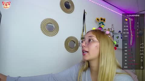 Snapshot of bonny_clyde_xx_ chatting on December 23, 10:10 am Soffy Brooks Independent model online show from December 23, 10:10 am
