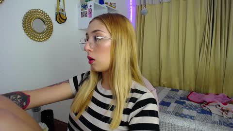 Snapshot of bonny_clyde_xx_ chatting on January 21, 10:30 am Soffy Brooks Independent model online show from January 21, 10:30 am