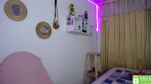 Snapshot of bonny_clyde_xx_ chatting on February 14, 7:28 am Soffy Brooks Independent model online show from February 14, 7:28 am