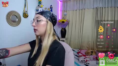 Snapshot of bonny_clyde_xx_ chatting on March 11, 4:10 am Soffy Brooks Independent model online show from March 11, 4:10 am