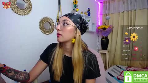 Snapshot of bonny_clyde_xx_ chatting on March 11, 7:15 am Soffy Brooks Independent model online show from March 11, 7:15 am