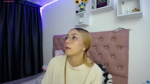 Snapshot of bonny_clyde_xx_ chatting on September 18, 7:21 am Soffy Brooks Independent model online show from September 18, 7:21 am