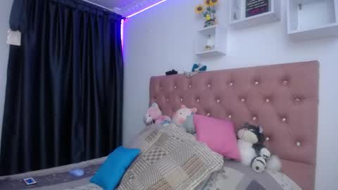Snapshot of bonny_clyde_xx_ chatting on October 8, 6:44 am Soffy Brooks Independent model online show from October 8, 6:44 am