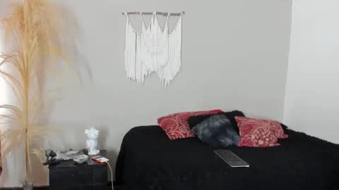 Snapshot of bonny_honey_ chatting on May 19, 8:37 pm Bonny online show from May 19, 8:37 pm