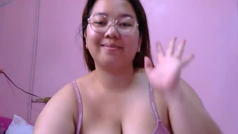 Snapshot of boobsiemarie chatting on May 5, 2:52 am MommyMarie-Singlemom of 2. online show from May 5, 2:52 am
