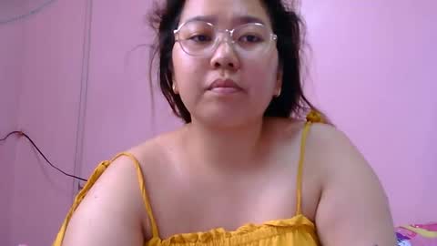 Snapshot of boobsiemarie chatting on May 6, 2:51 am MommyMarie-Singlemom of 2. online show from May 6, 2:51 am