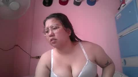 Snapshot of boobsiemarie chatting on May 15, 5:36 am MommyMarie-Singlemom of 2. online show from May 15, 5:36 am