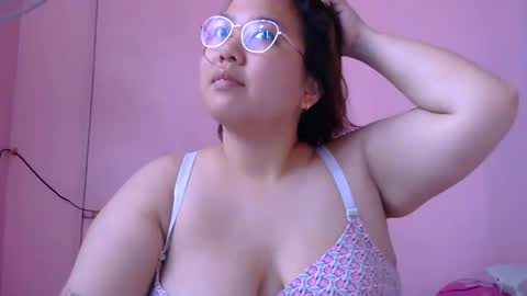 Snapshot of boobsiemarie chatting on May 17, 5:16 am MommyMarie-Singlemom of 2. online show from May 17, 5:16 am