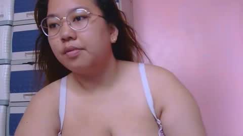 Snapshot of boobsiemarie chatting on May 19, 2:51 am MommyMarie-Singlemom of 2. online show from May 19, 2:51 am