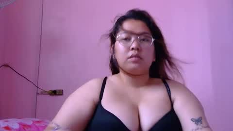 Snapshot of boobsiemarie chatting on May 22, 3:57 am MommyMarie-Singlemom of 2. online show from May 22, 3:57 am