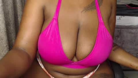 Snapshot of booby_candy chatting on June 18, 1:39 am booby_candy online show from June 18, 1:39 am
