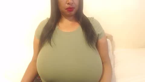 Snapshot of boobyqueen24 chatting on October 21, 8:26 am boobyqueen online show from October 21, 8:26 am