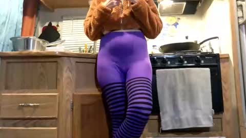 Snapshot of bootyinpantyhose chatting on October 26, 4:40 am GinaBooty online show from October 26, 4:40 am