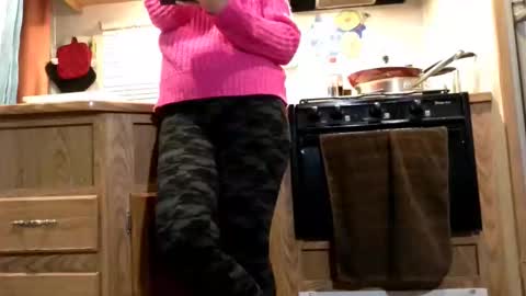 Snapshot of bootyinpantyhose chatting on November 2, 6:05 am GinaBooty online show from November 2, 6:05 am