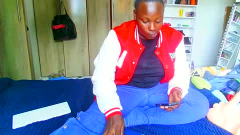 Snapshot of bootylicious_1_ chatting on January 10, 10:50 am vee online show from January 10, 10:50 am