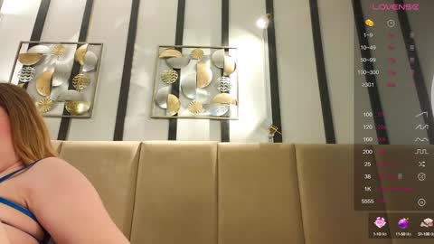 Snapshot of bootytrisha chatting on December 2, 9:35 am Trisha online show from December 2, 9:35 am