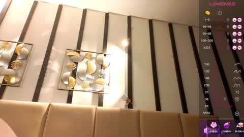 Snapshot of bootytrisha chatting on December 10, 6:11 am Trisha online show from December 10, 6:11 am