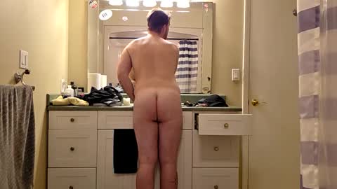 bootywhoknows online show from March 22, 2:15 am