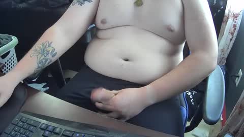 Snapshot of boredsubboy96 chatting on April 6, 8:32 pm boredsubboy96 online show from April 6, 8:32 pm