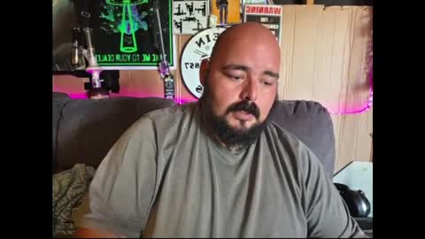 Snapshot of bossdeuce420 chatting on April 8, 9:26 pm bossdeuce420 online show from April 8, 9:26 pm