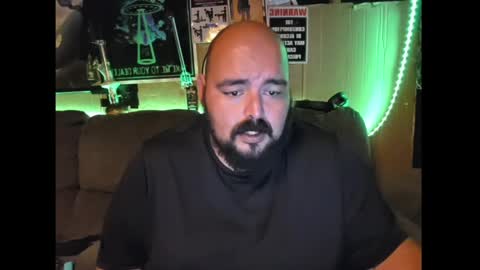 Snapshot of bossdeuce420 chatting on April 21, 1:53 am bossdeuce420 online show from April 21, 1:53 am