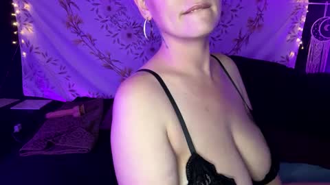 BossMom online show from February 3, 1:30 am