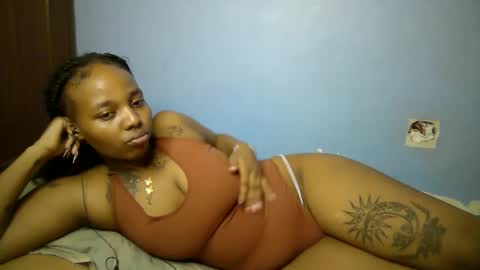 Snapshot of botty_queen chatting on May 28, 8:06 pm botty_queen online show from May 28, 8:06 pm