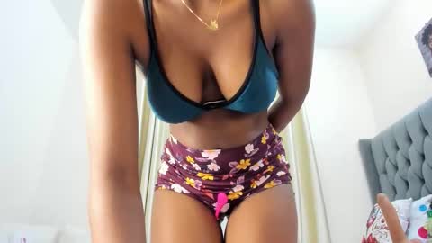 bouncy_booty677 online show from April 24, 9:06 pm