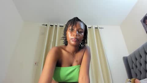 bouncy_booty677 online show from May 26, 6:48 pm