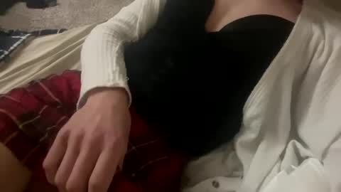 Snapshot of bouttabitch chatting on February 7, 6:24 am Lilli online show from February 7, 6:24 am