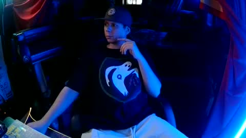 Snapshot of bowerboi1217 chatting on May 2, 2:49 am Bowerboi1217 online show from May 2, 2:49 am
