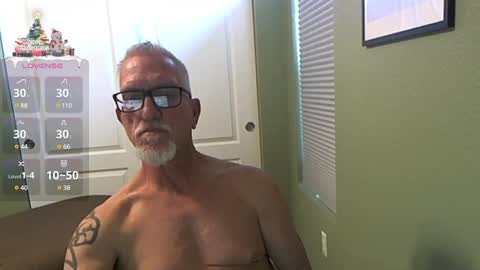 Snapshot of boxerunderwear chatting on December 24, 10:06 pm Kev online show from December 24, 10:06 pm