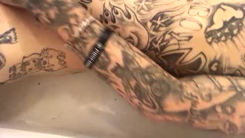 Snapshot of boxofcox188567 chatting on February 27, 10:48 am HomoThug and the Bone Collecgor online show from February 27, 10:48 am