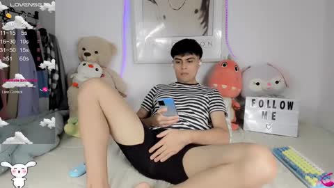 Snapshot of boy_andy__ chatting on February 16, 6:21 pm Aaron online show from February 16, 6:21 pm