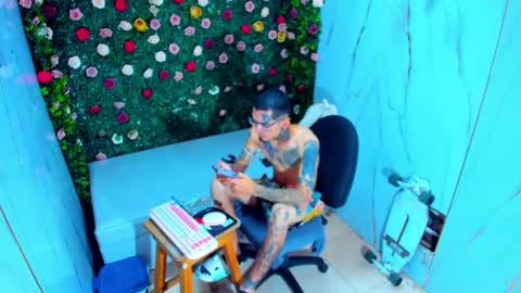 boy_tatto77 online show from April 15, 1:56 am